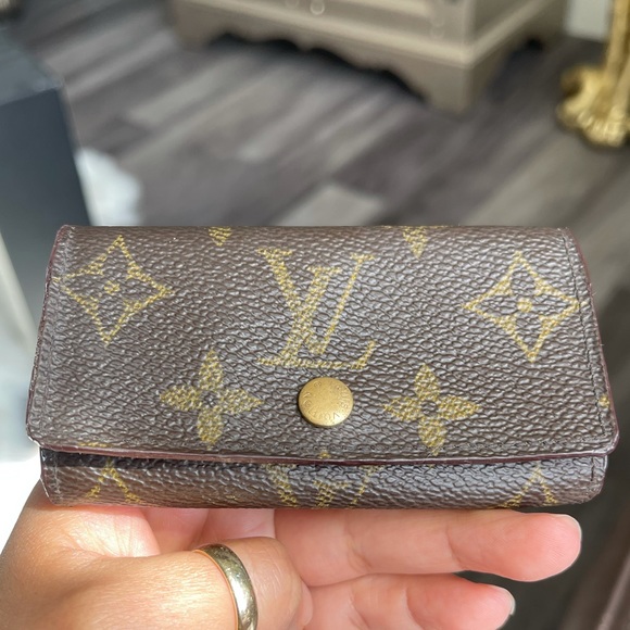 Louis Vuitton key holder - Picture 2 of 10